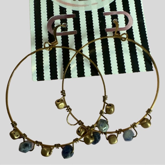 3 Siamese Accessories Dangling Earrings - Picture 3 of 13